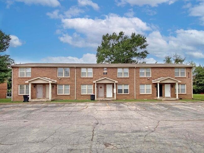 Building Photo - 810-A Golfview Place Rental