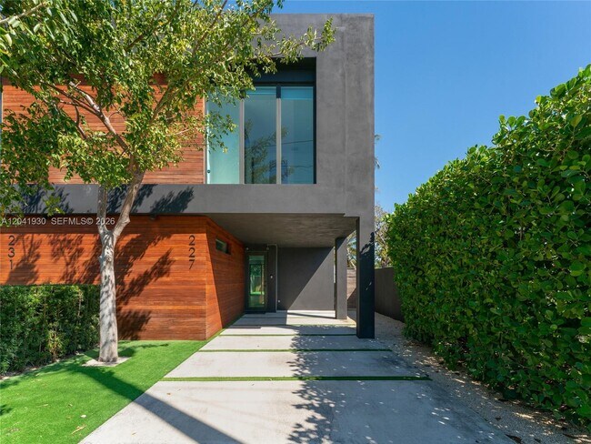 Building Photo - 227 NW 39th St