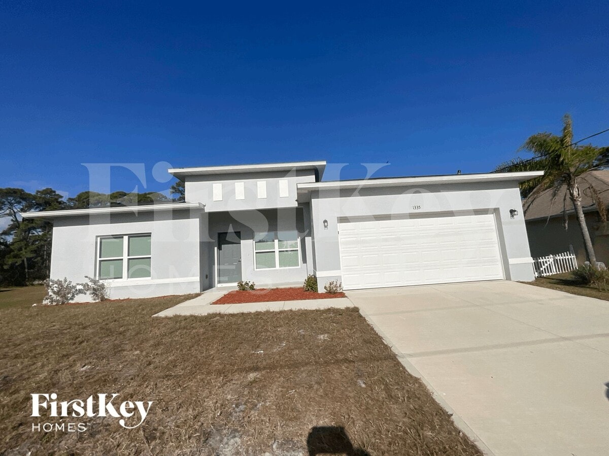 Photo - 1335 Towton St SE