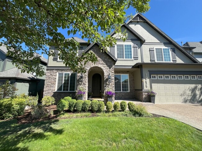 Building Photo - Elegant 4-Bedroom Home with Exceptional Cr...
