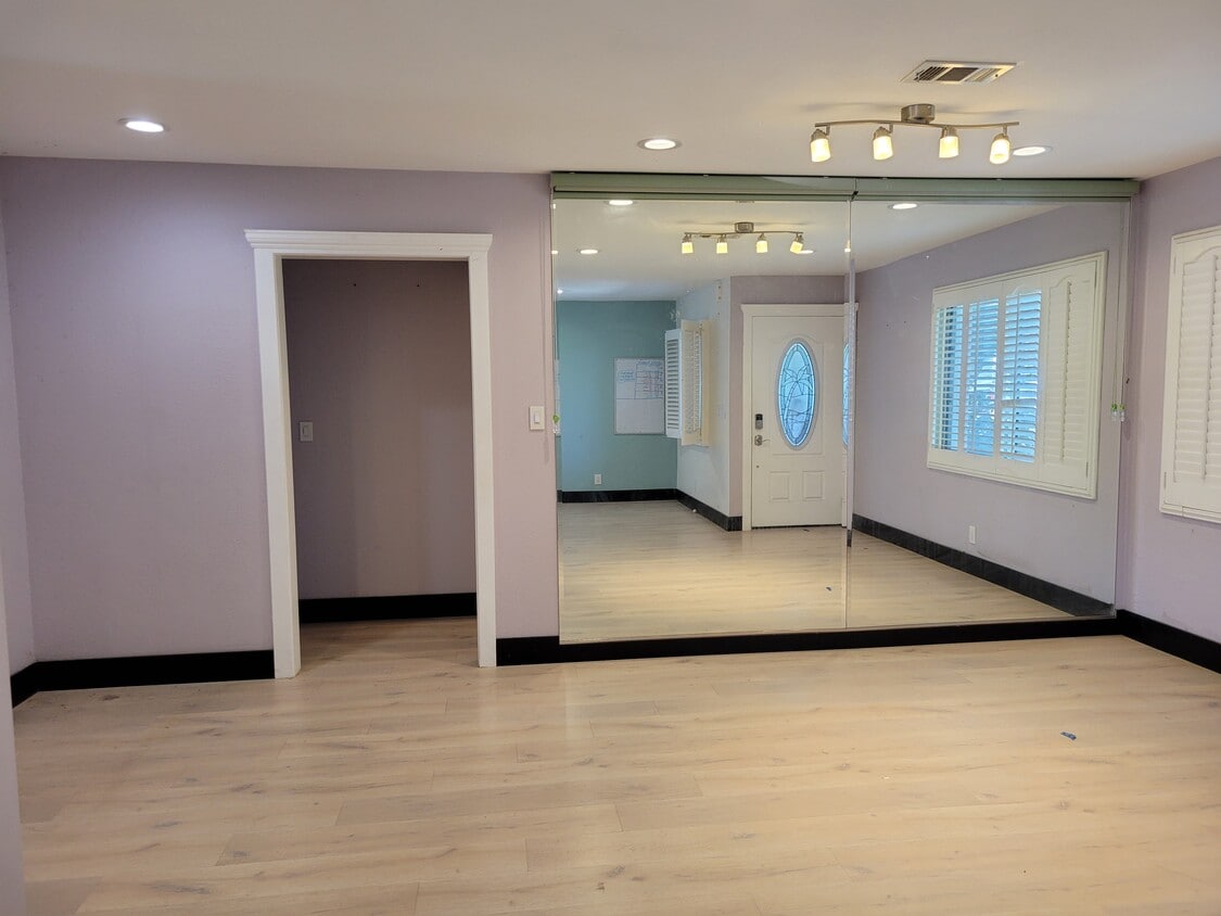 Living room - 11721 Puryear Ln (Garden Grove, CA)