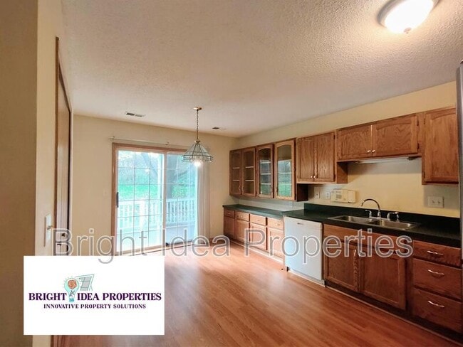 Photo - 380 Gironde Ct