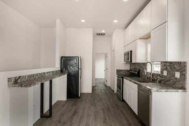 Photo - 1933 E Monroe St