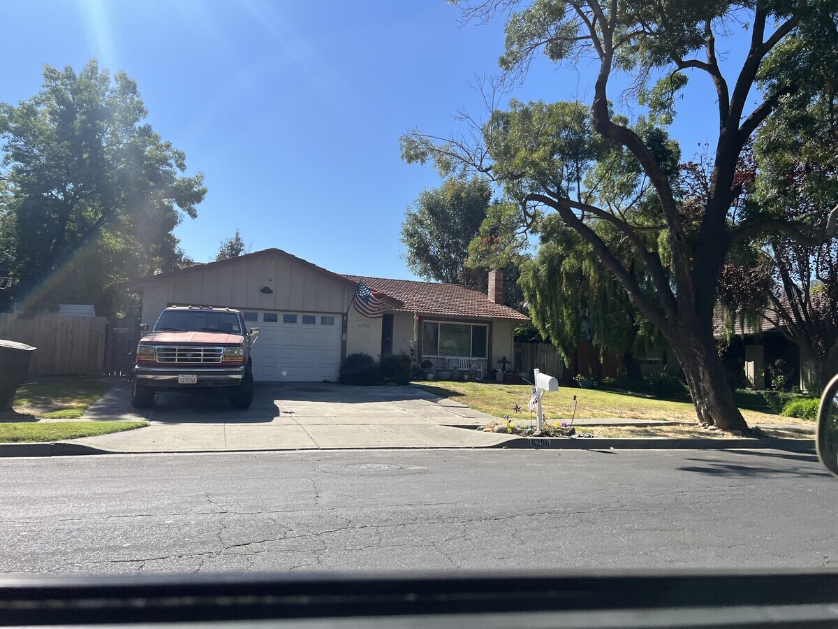 Photo - 6296 Hansen Dr
