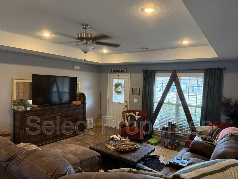 Photo - 4582 Edinburgh Dr