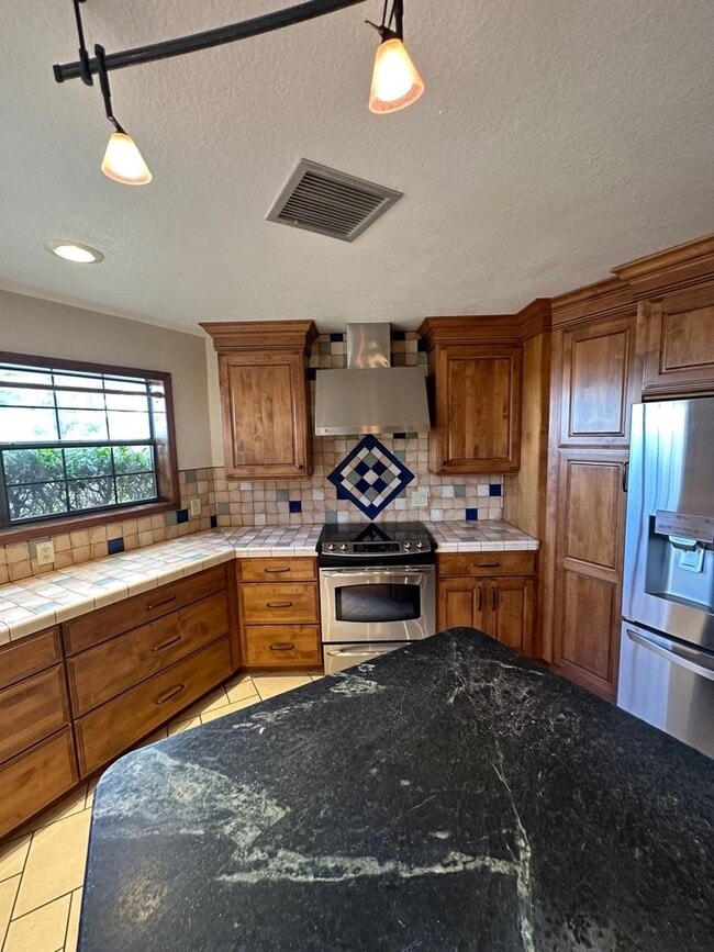 Beautiful 3 Bedroom, 3 Bathroom, Available... - Beautiful 3 Bedroom, 3 Bathroom, Available... House