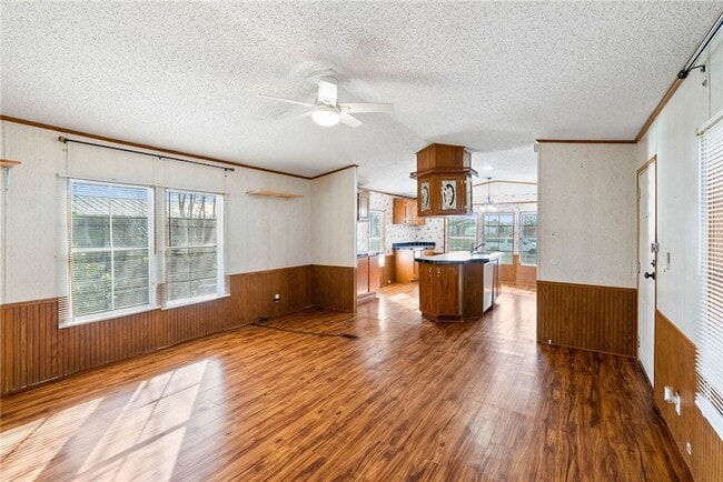 Photo - 905 Weaver St