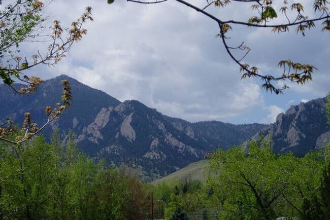 Photo - Enjoy Amazing Flatiron Views, Abundant Space, and A Large Backyard in this 5 Bedroom Home