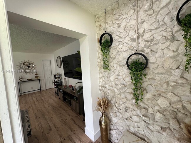 Photo - 6040 SW 35th St Unidad 2