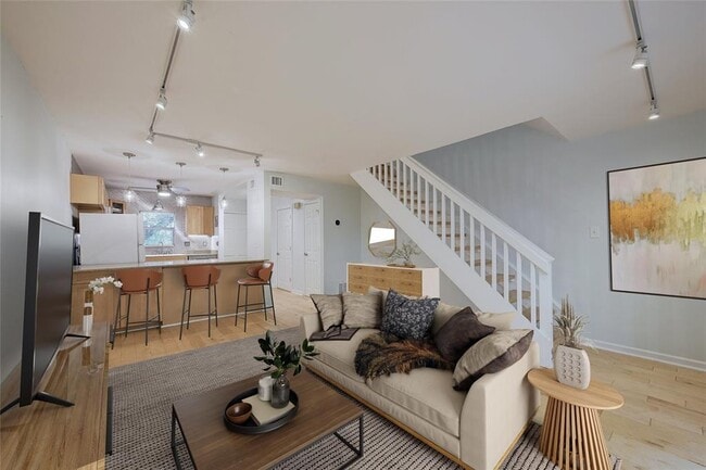 Building Photo - 5330 Balcones Dr Unit G