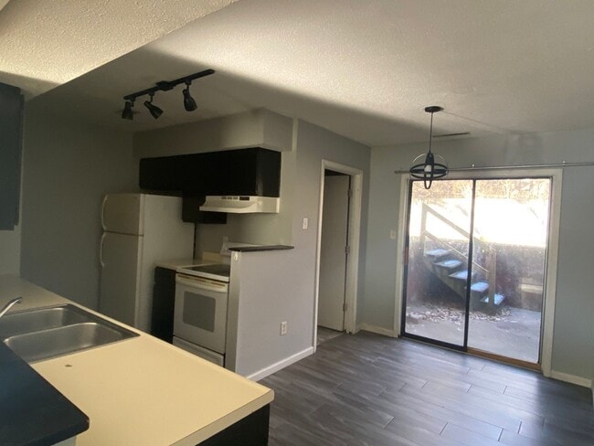 Photo - Two Level Condo in SW Columbia
