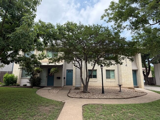 Building Photo - 3214 Crosscreek Dr Unit 103