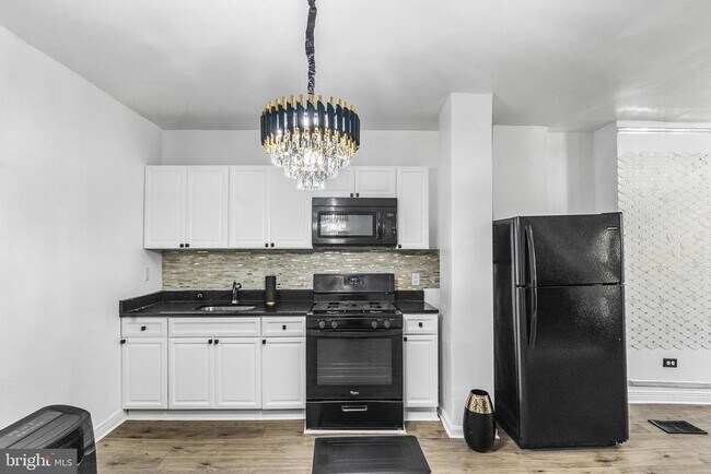 Photo - 811 W Schiller St