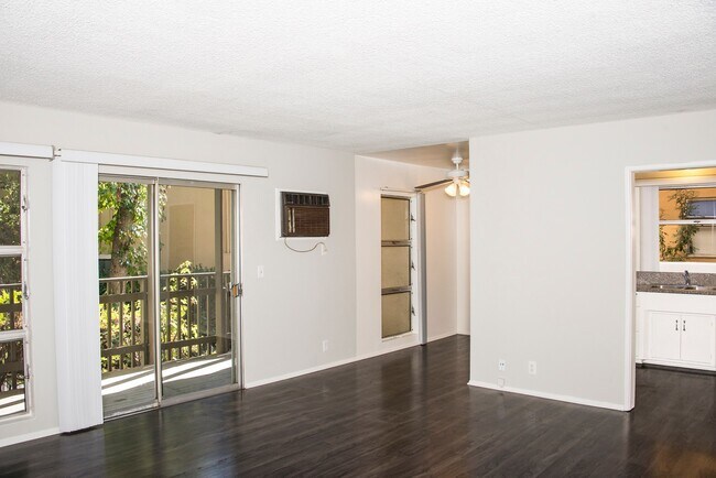 Photo - 3131 Montrose Ave