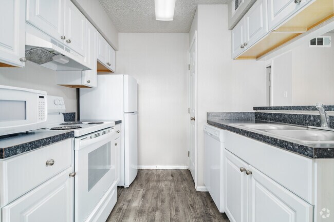 1BR, 1BA - 697SF - Kitchen