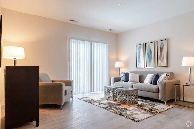 1BR 1BA + Den - 913SF