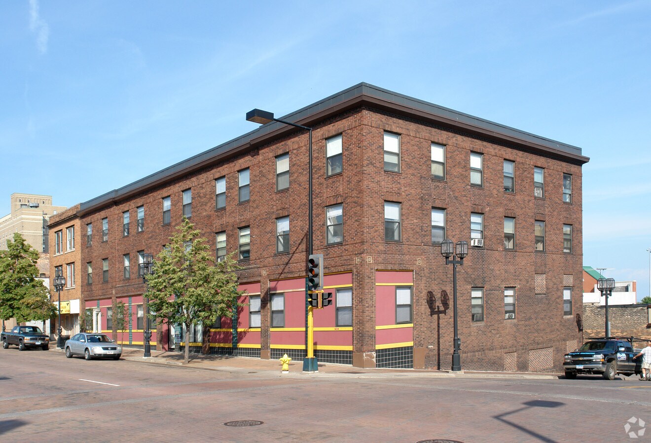 Francis Skinner Apartments - Francis Skinner Apartments