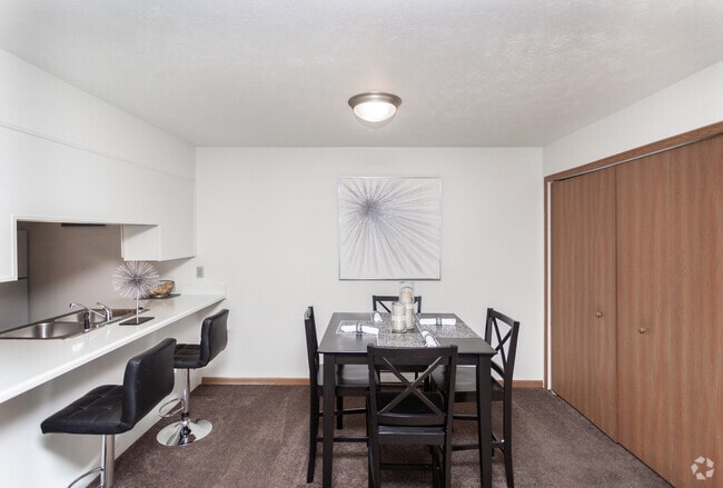 2BR, 1BA - 960 SF - Kise Estates Apartments