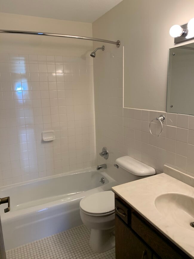 Unit 6 - Bathroom