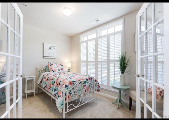 Photo - Beautiful 3 Bedroom Townhouse in West Broad Village