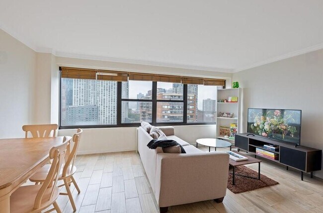 Photo - 135 Montgomery St