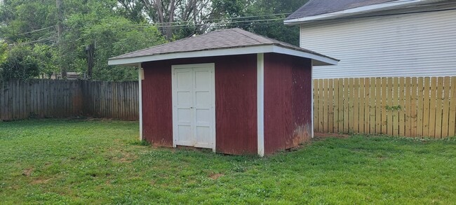 Photo - 3 Bedroom 2 Bathroom SW Huntsville