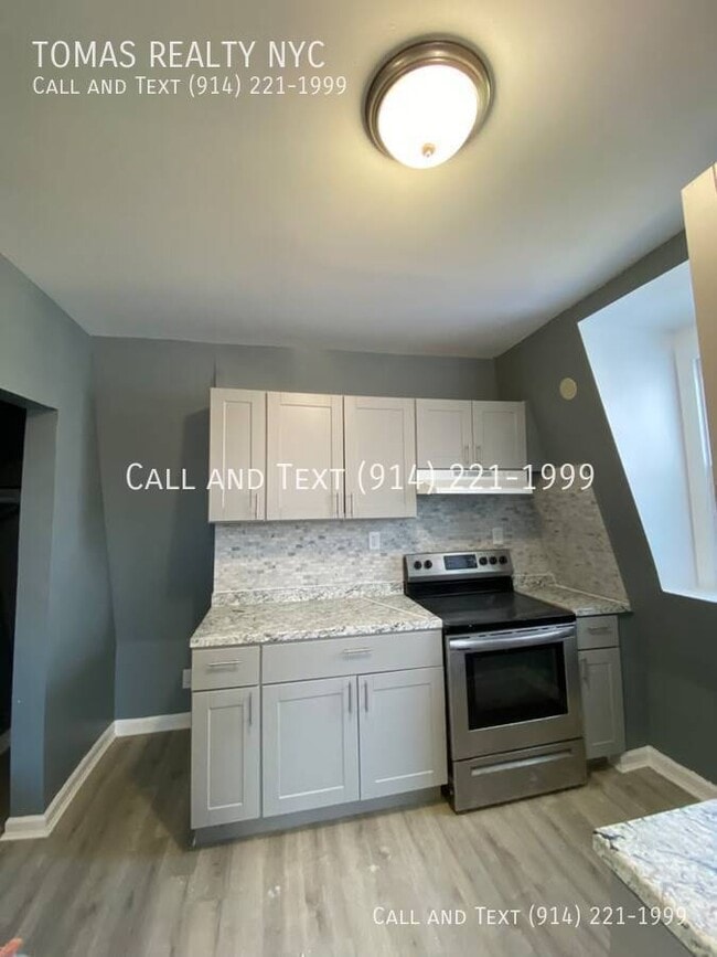 Building Photo - 155 Waverly St Unit 3rd