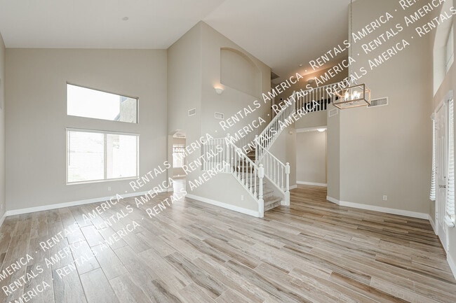 Building Photo - 2305 E Cherry Hills Pl