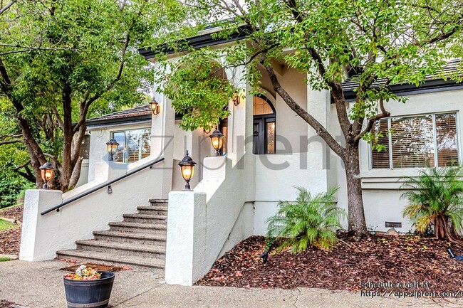 Photo - 1712 Carnegie Way