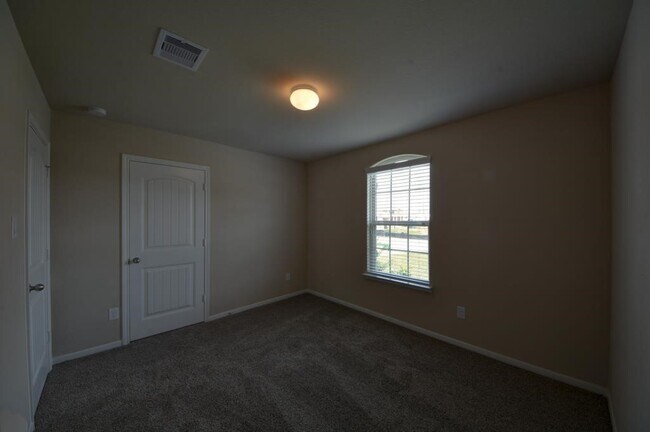 Photo - 3302 McDonough Way