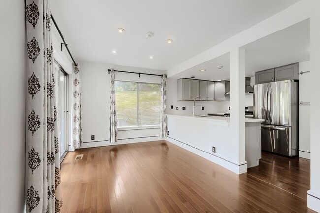 Photo - 3bed/2.5bath Townhome w/ Attached 2-Car Garage in Prime Redmond Location!