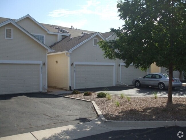 Building Photo - Spacious 3BD2.5BA!! Rental