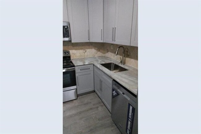 Photo - 5005 Collins Ave Unit PH6