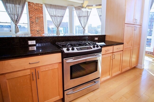 Photo - 51 Lafayette St Unidad 208