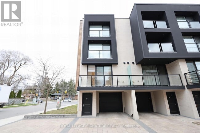 Photo - 3062 Bayview Ave