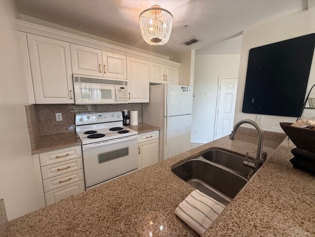 Photo - Cozy 1 Bedroom fully furnished Condo in Old Marco Historic District