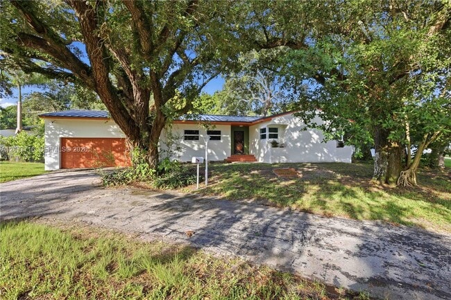 Building Photo - 13040 N Miami Ave