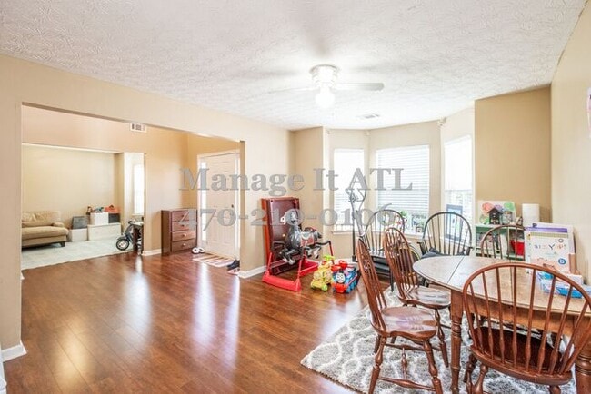 Photo - Charming 4-Bedroom Home for Rent in Prime ...