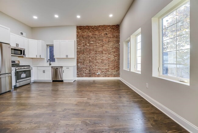 Photo - 172 Mallory Ave Unit 2