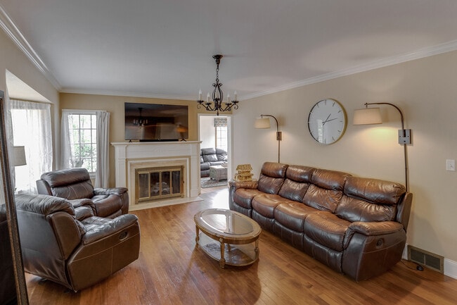 Photo - 502 Juniper St