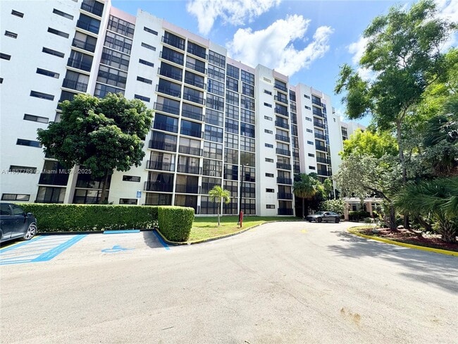 Building Photo - 17011 N Bay Rd Unit 902 Rental