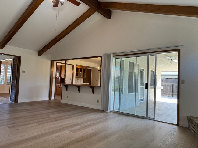 Photo - 6517 N San Pedro Ave