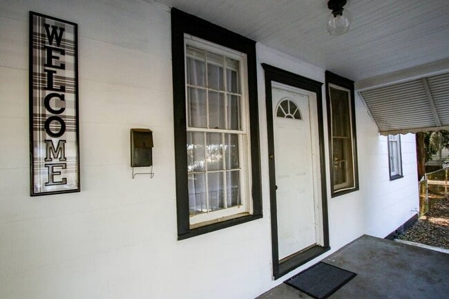 Photo - Historic Cottage Near Memorial Hospital & Savannah State – Unfurnished Long-Term Rental