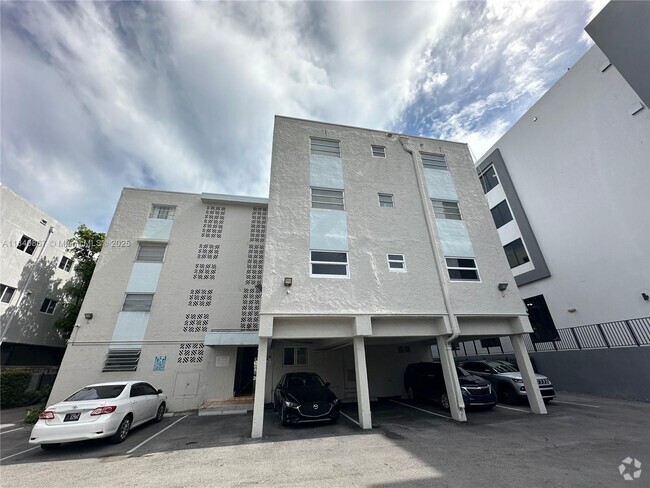 Building Photo - 1337 NW 1st St Unit 7 Rental