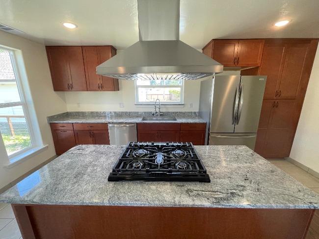 Photo - 4676 Fieldbrook Rd
