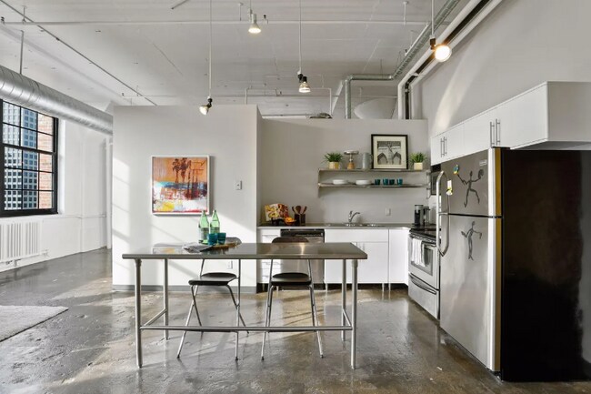 Photo - 500 Robert St N Unidad 704