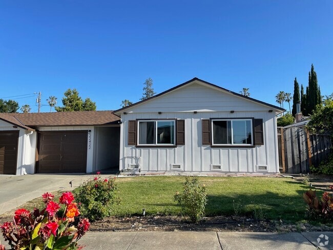 Building Photo - 22422 Walnut Cir S Rental