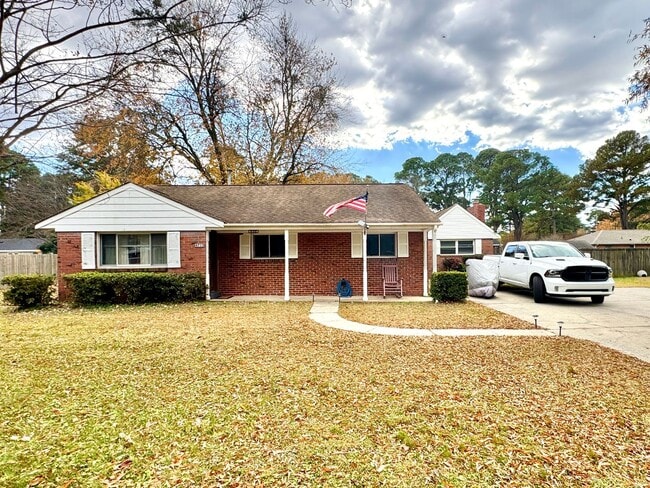 Building Photo - Charming Brick Ranch in the Heart of Churchland