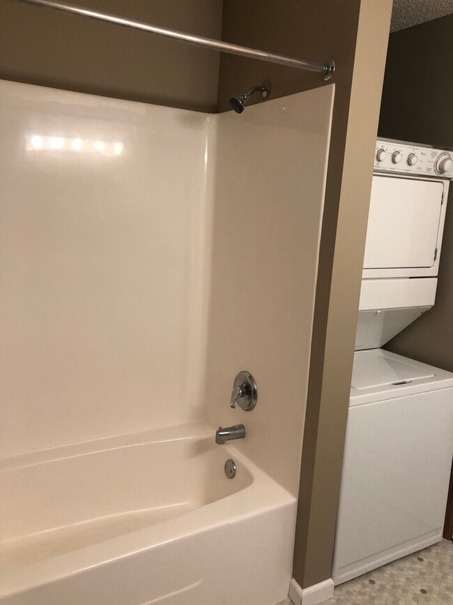 2B 1B Laundry Paint/floor varies