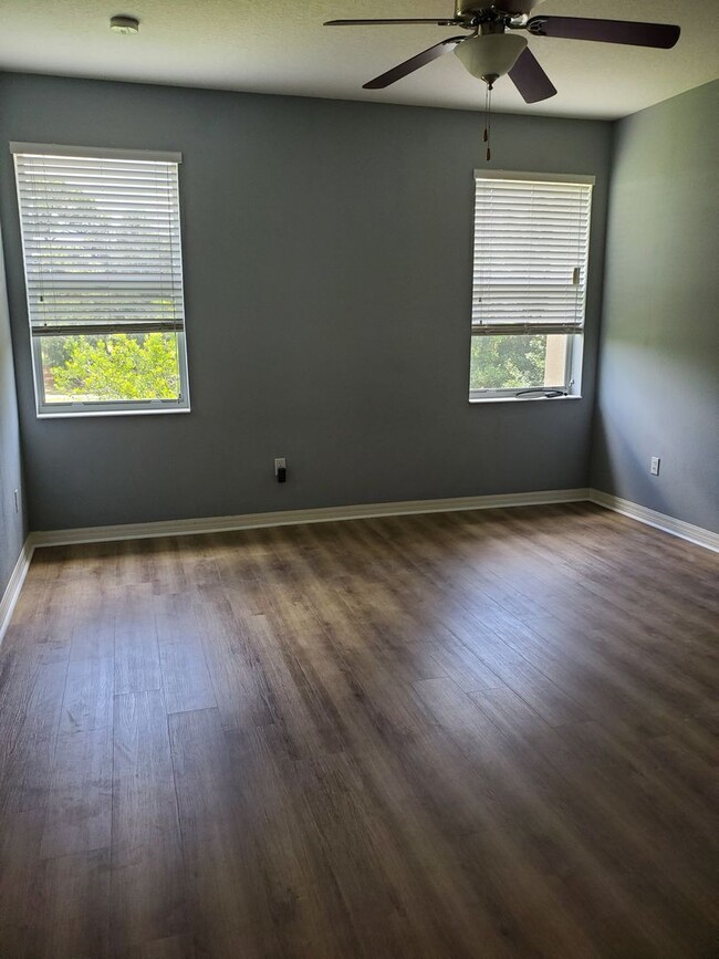 Photo - 3/2 Townhouse Near University Parkway
